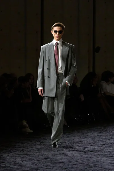 Look 17